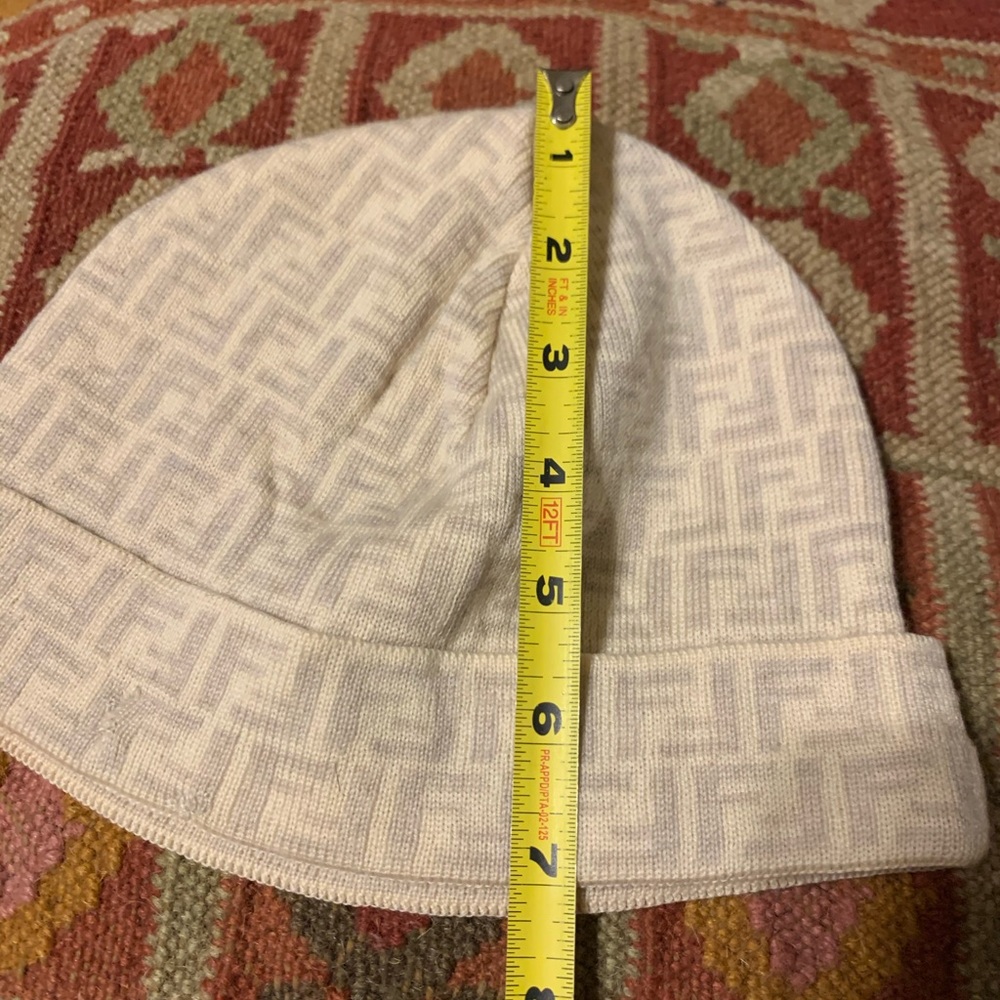 SOLD** FENDI Vintage  Knit Beanie Hat Ivory & light grey FF - Picture 13 of 15